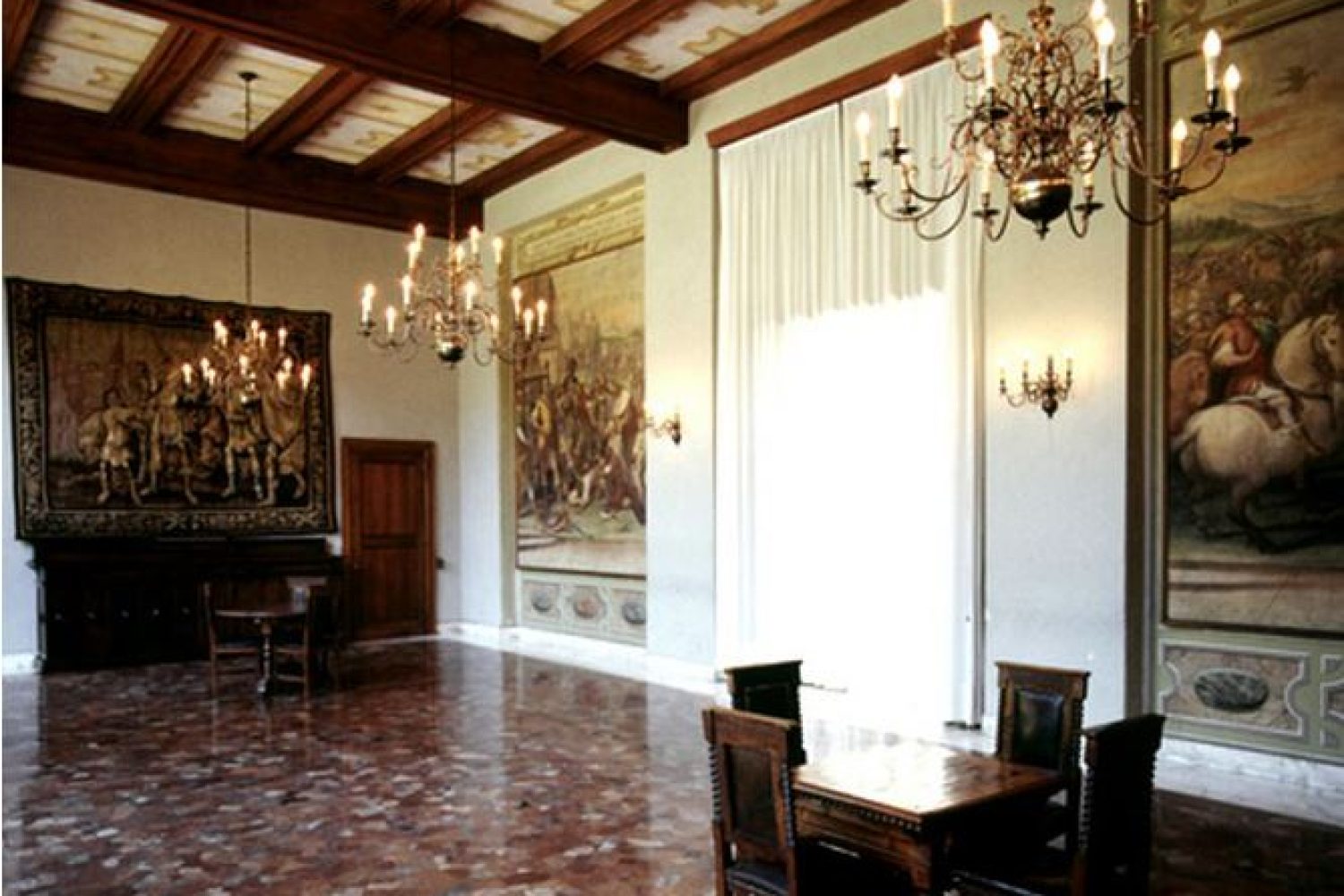 ISIMBARDI Sala degli Affreschi